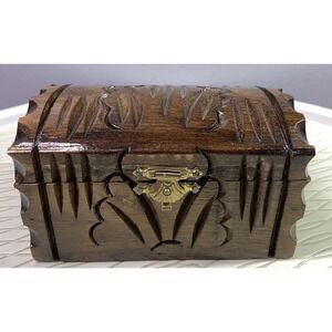 Walnut Wooden Hand carved Vintage Design Jewelry/Trinket Gift Box 5.5"x3.5x2.75"